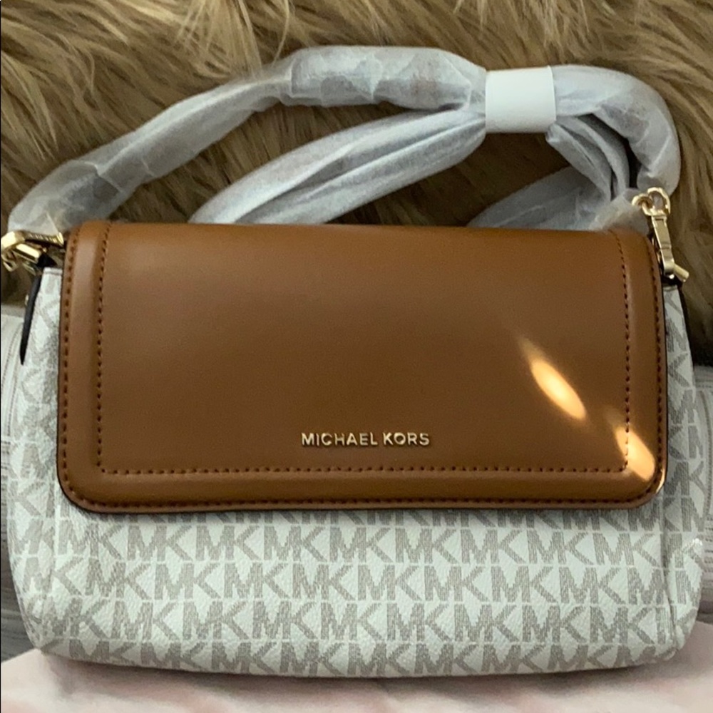 COPY - Michael Kors Pouchette Crossbody